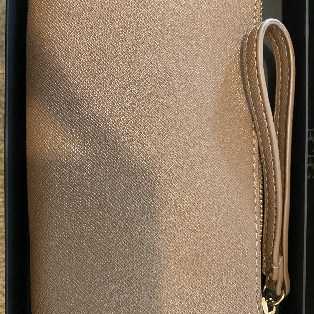 BCBG wristlet
